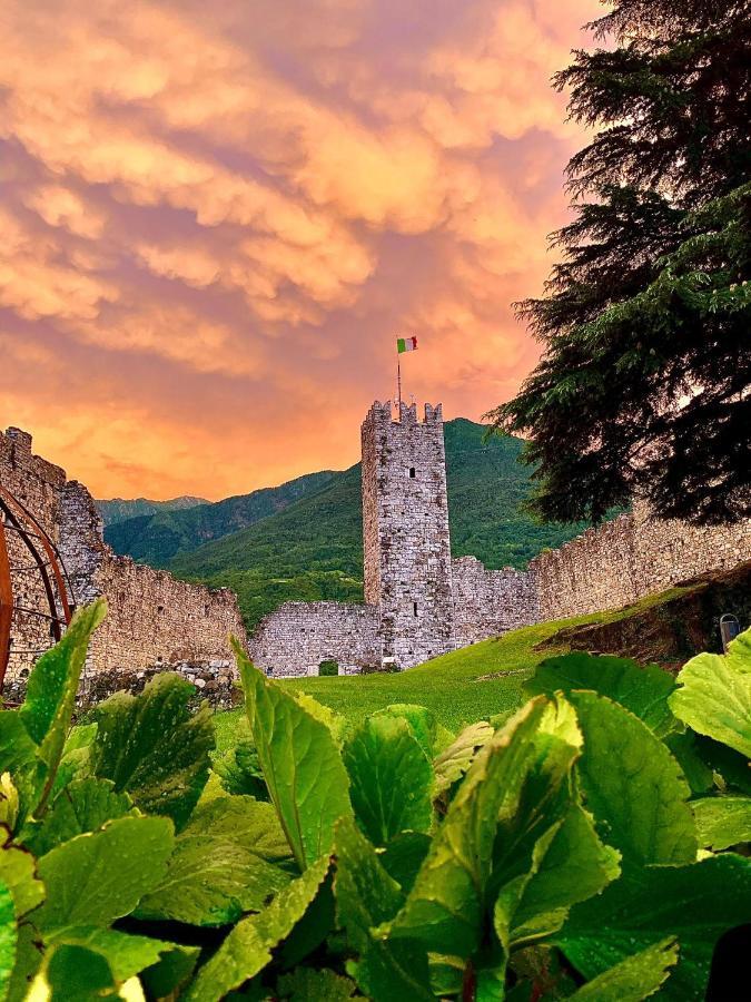 Вілла La Casa Sulla Collina Del Castello Брено Екстер'єр фото