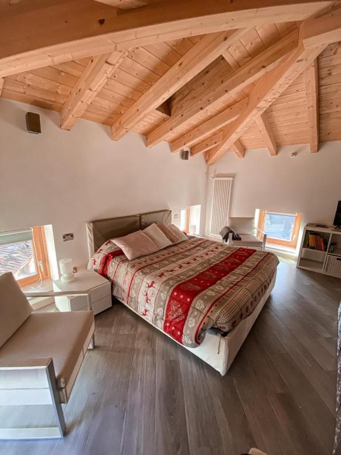 Вілла La Casa Sulla Collina Del Castello Брено Екстер'єр фото