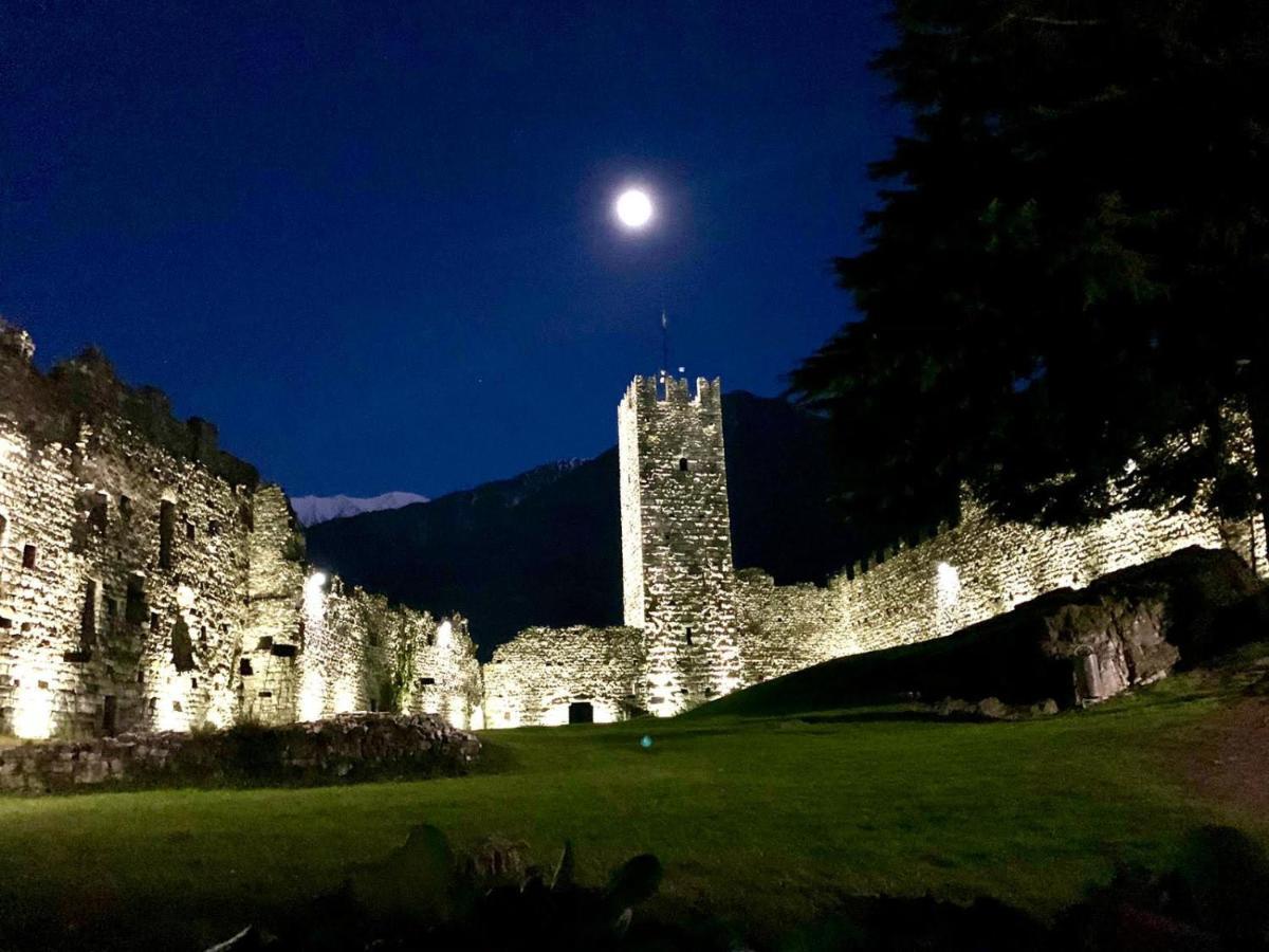 Вілла La Casa Sulla Collina Del Castello Брено Екстер'єр фото