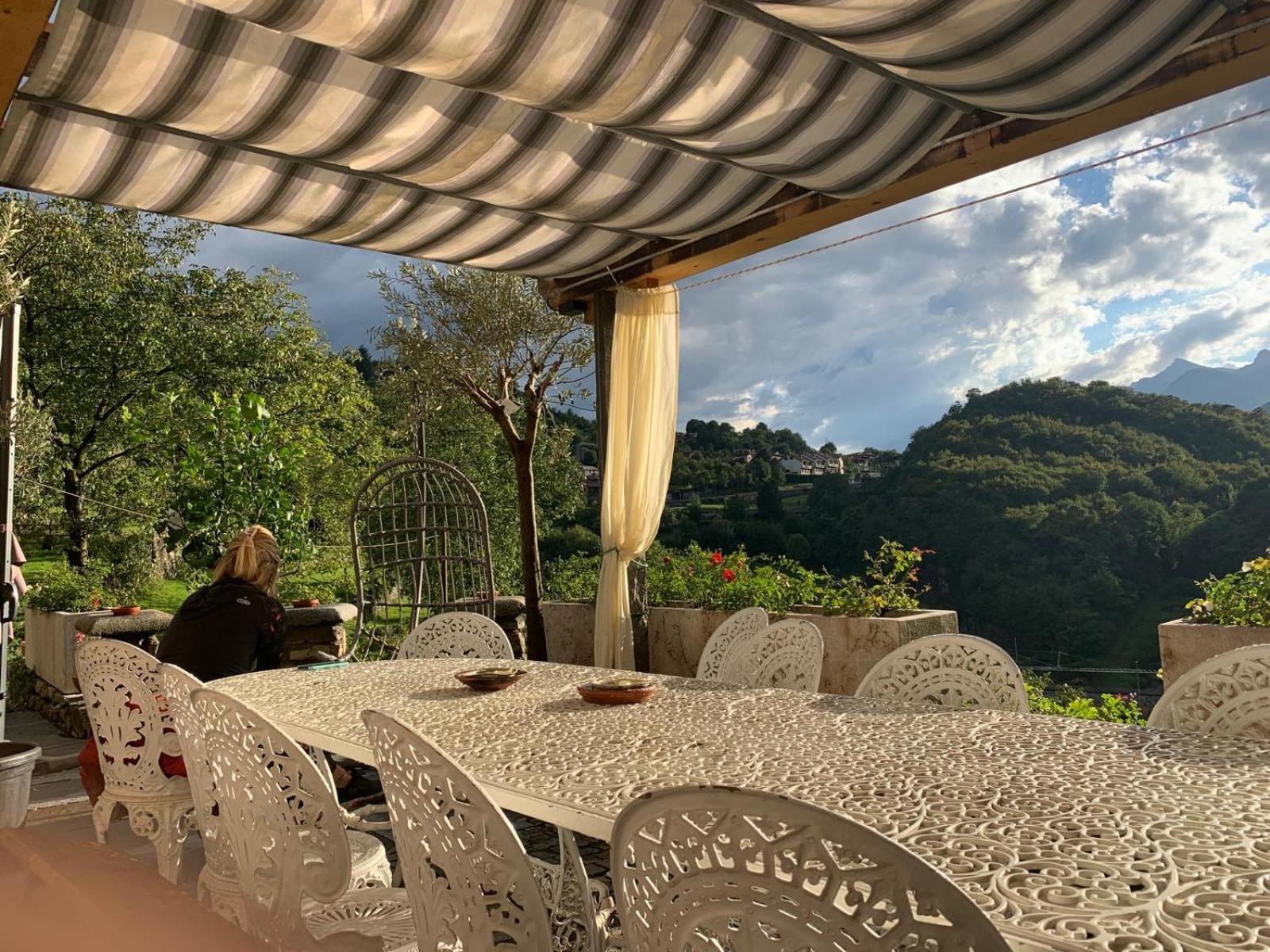 Вілла La Casa Sulla Collina Del Castello Брено Екстер'єр фото
