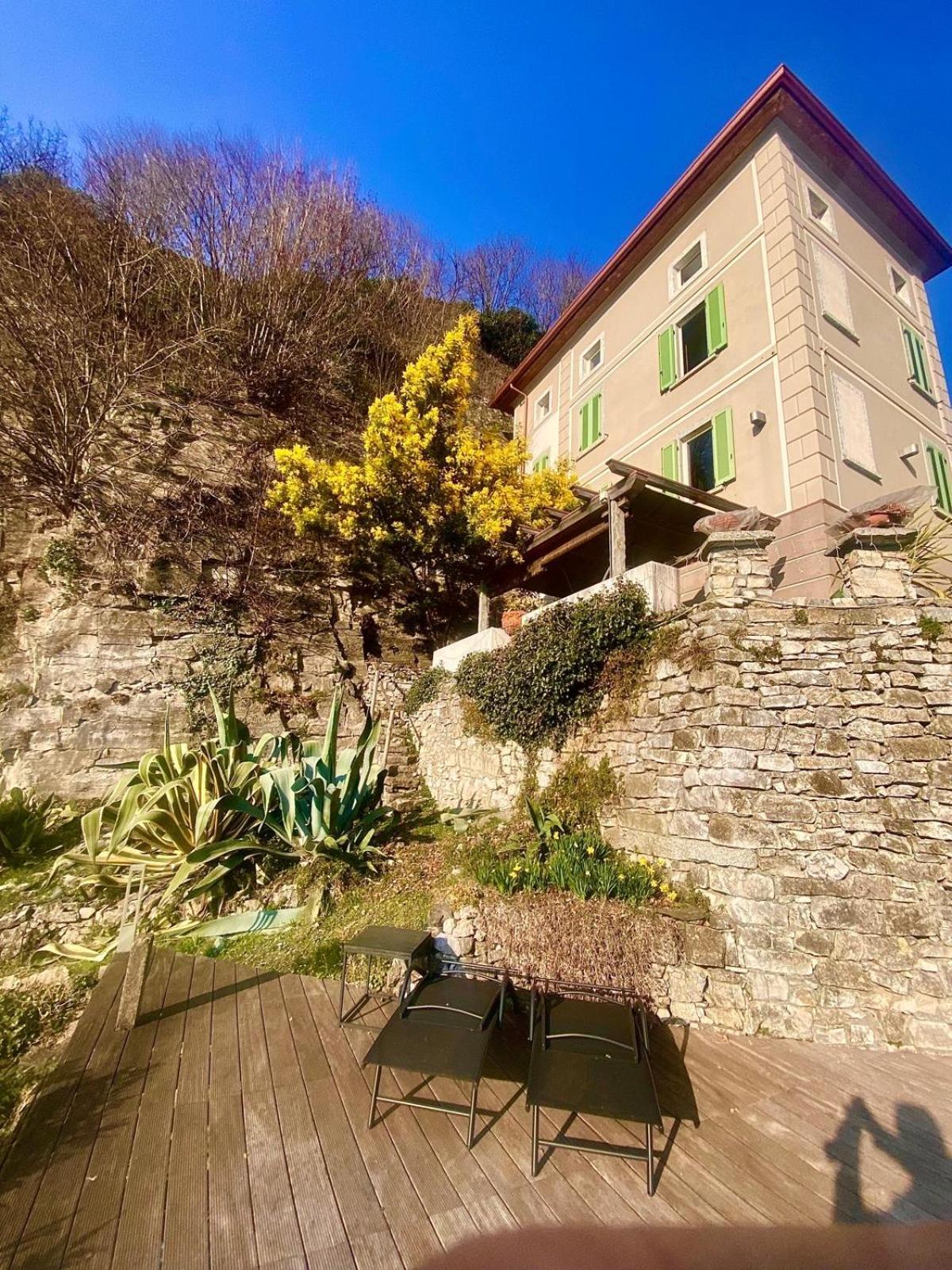 Вілла La Casa Sulla Collina Del Castello Брено Екстер'єр фото